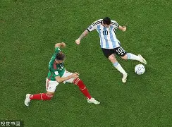 db真人官网-西甲赛程吃紧;巴塞罗那今晨远射贴柱;气氛紧张;身体对抗强度拉满