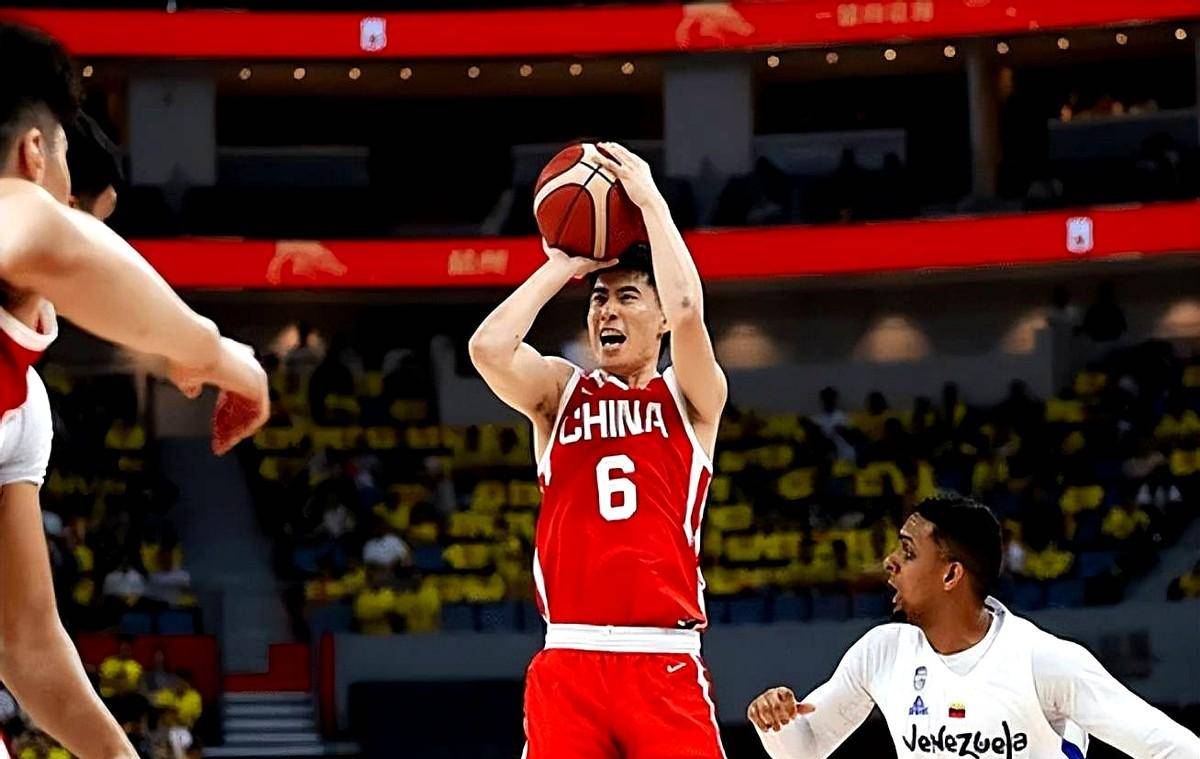 db真人体育官网-犹他爵士训练开放日；今晚绝杀压哨引欢呼；CBA季后赛在即；年轻球员得到机会